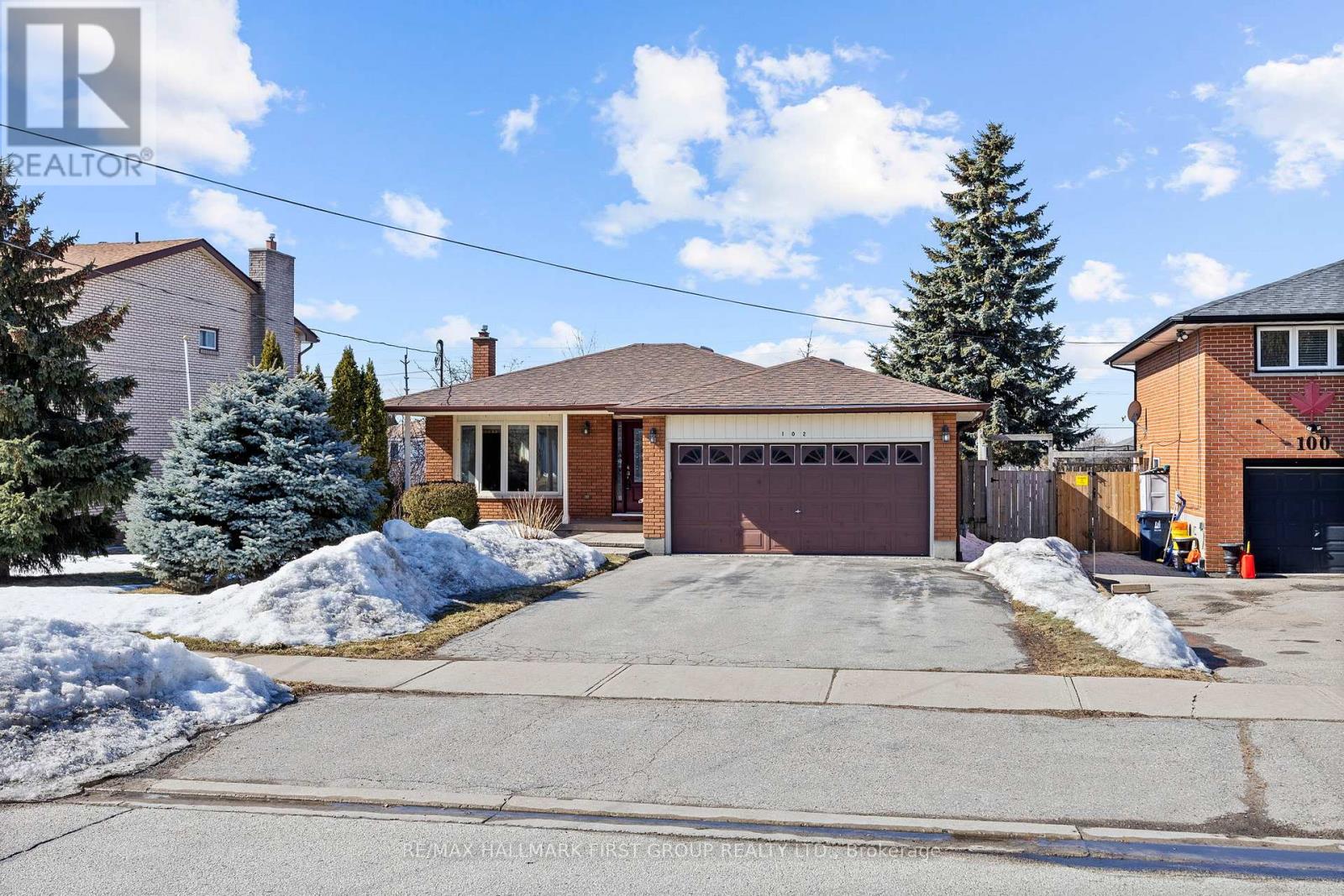 Property at 102 APPLEWOOD CRESCENT image 1