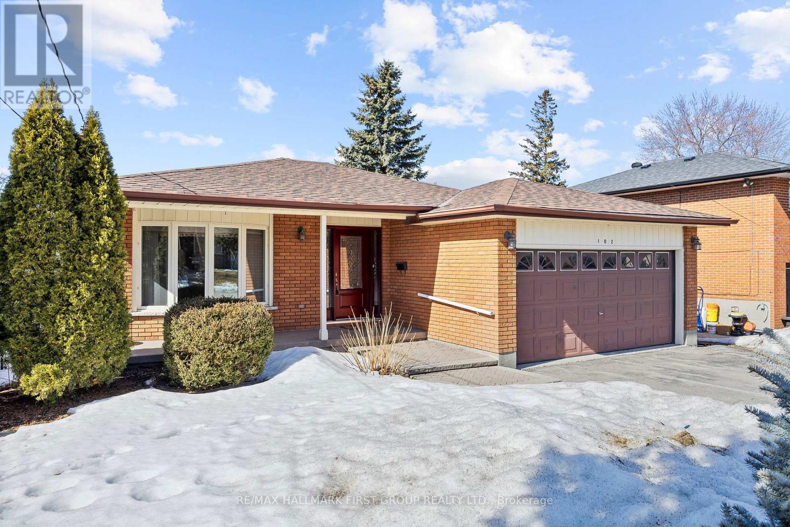 Property at 102 APPLEWOOD CRESCENT image 5