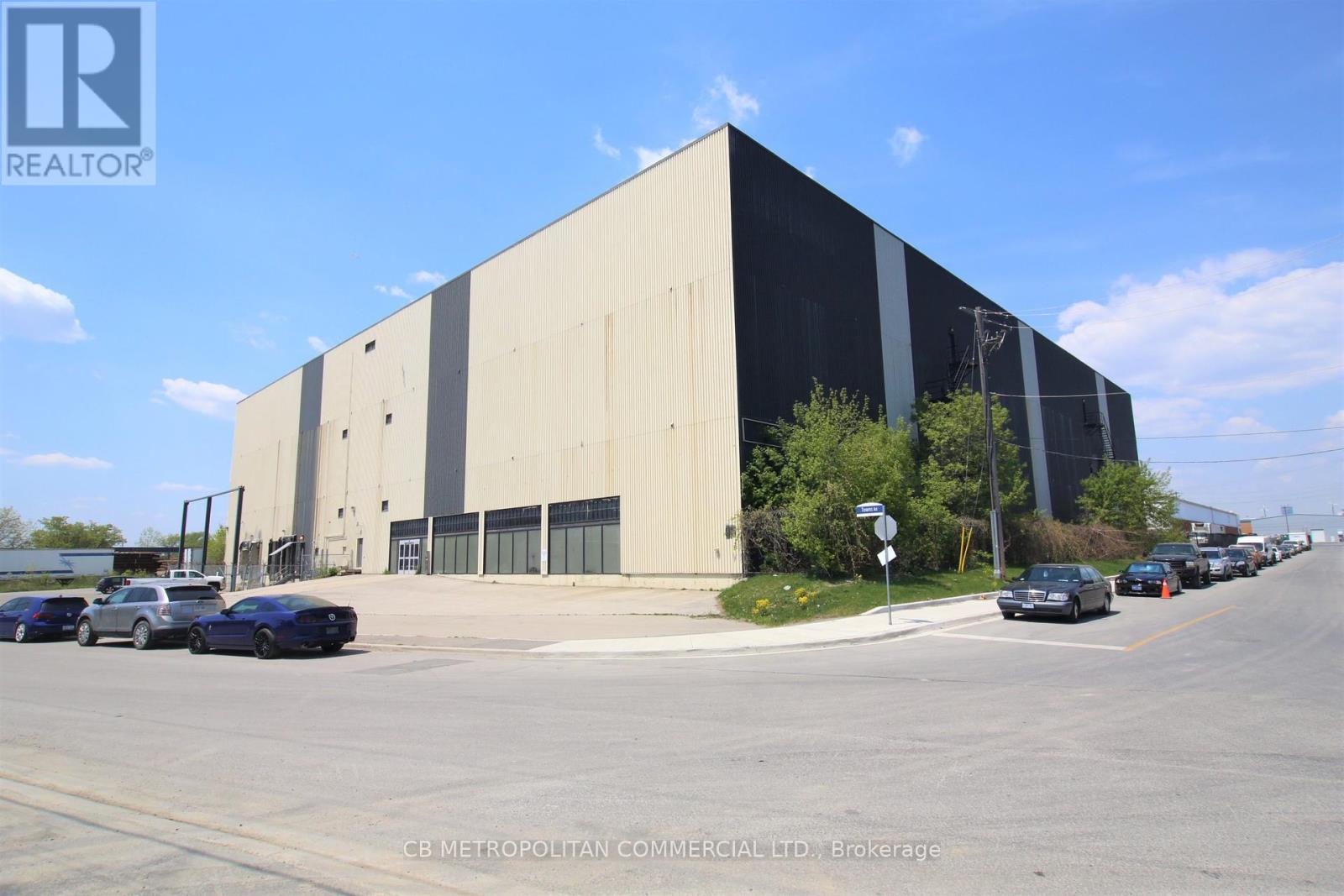 2EB - 20 TOWNS ROAD, Toronto, Ontario