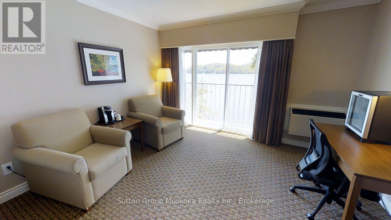 421 - 421 Bayshore - Deerhurst Drive, Huntsville (Chaffey), Ontario  P1H 2E8 - Photo 4 - X12018802