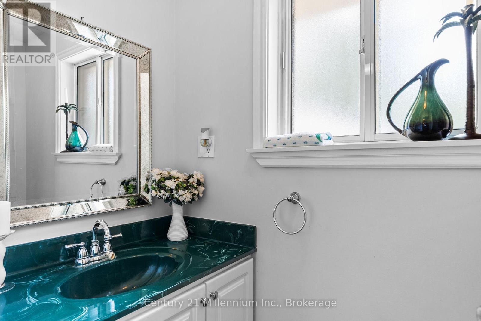 49 32nd Street N, Wasaga Beach, Ontario  L9Z 2C4 - Photo 12 - S12018843