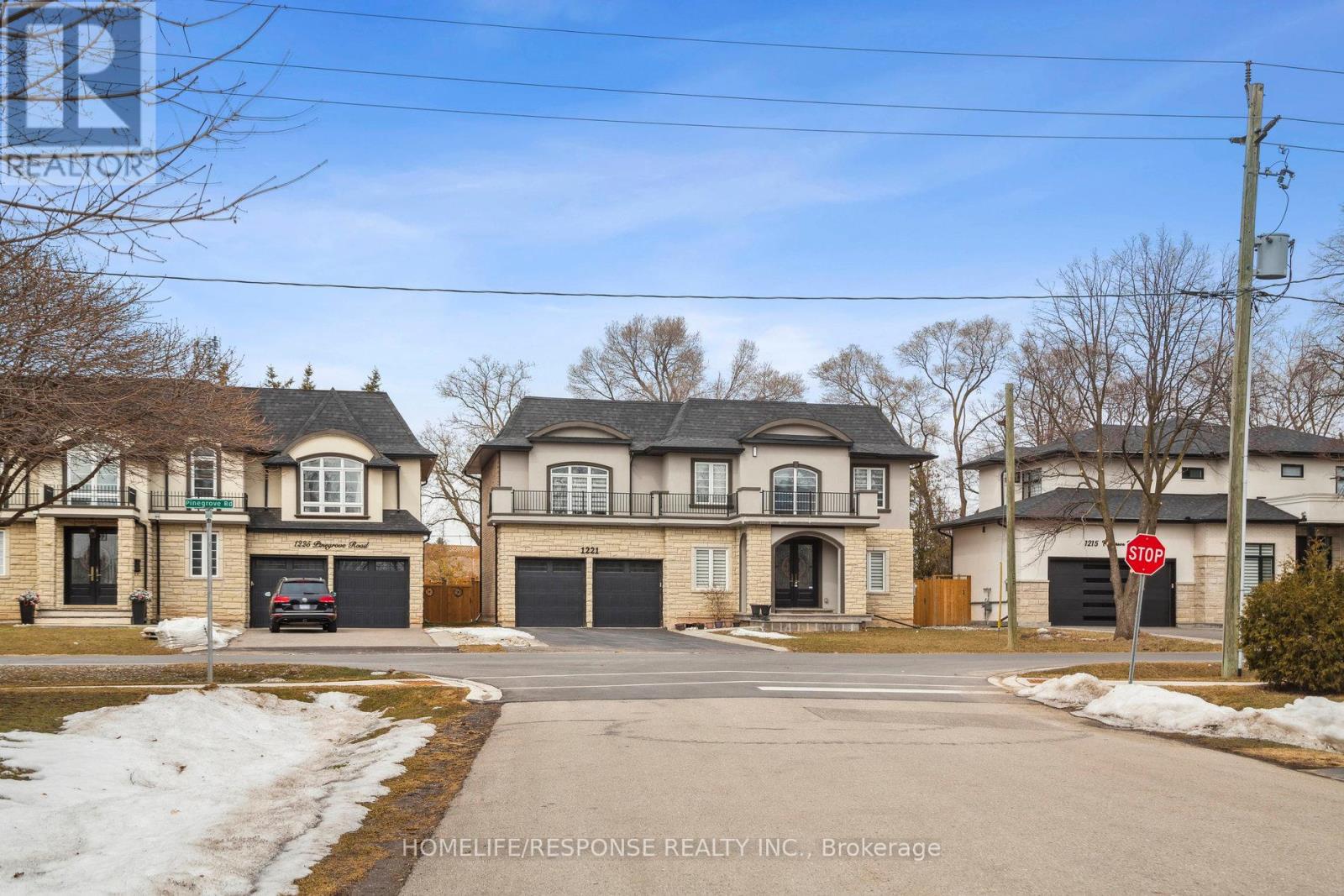 Property at 579 STONECLIFFE ROAD image 3