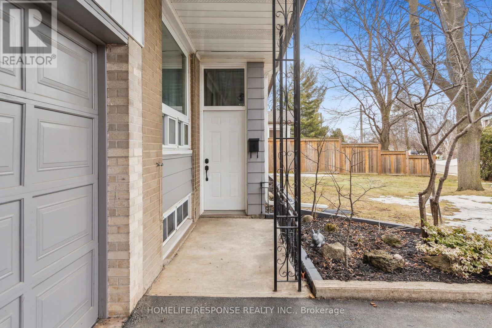 Property at 579 STONECLIFFE ROAD image 4