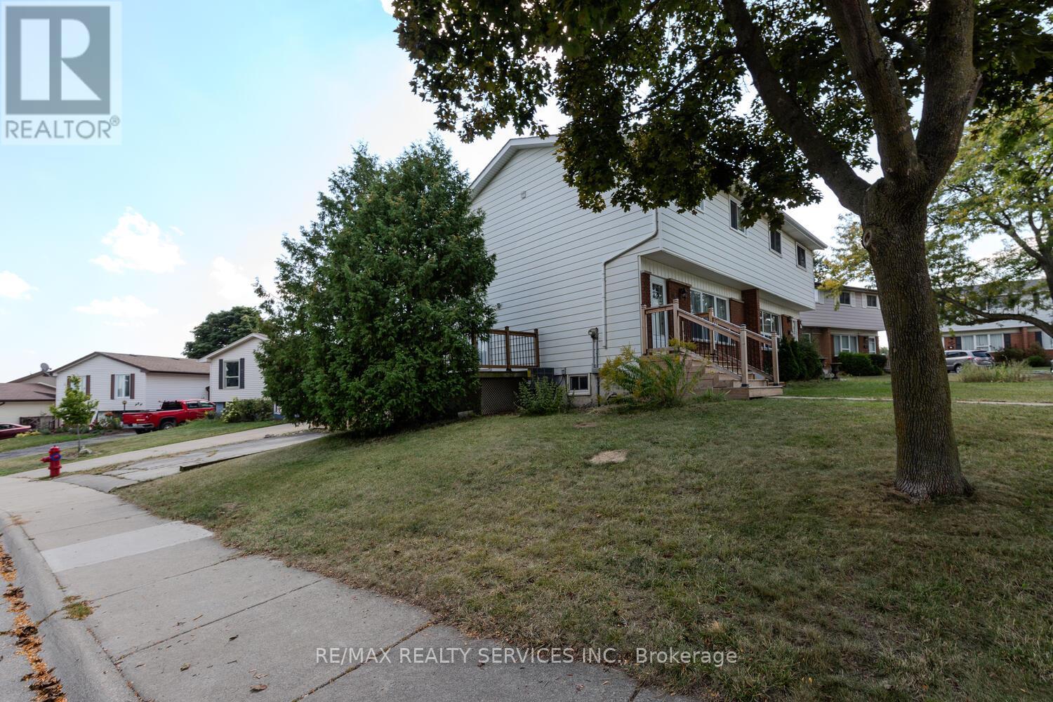 Property at 56 RALEIGH COURT S image 4