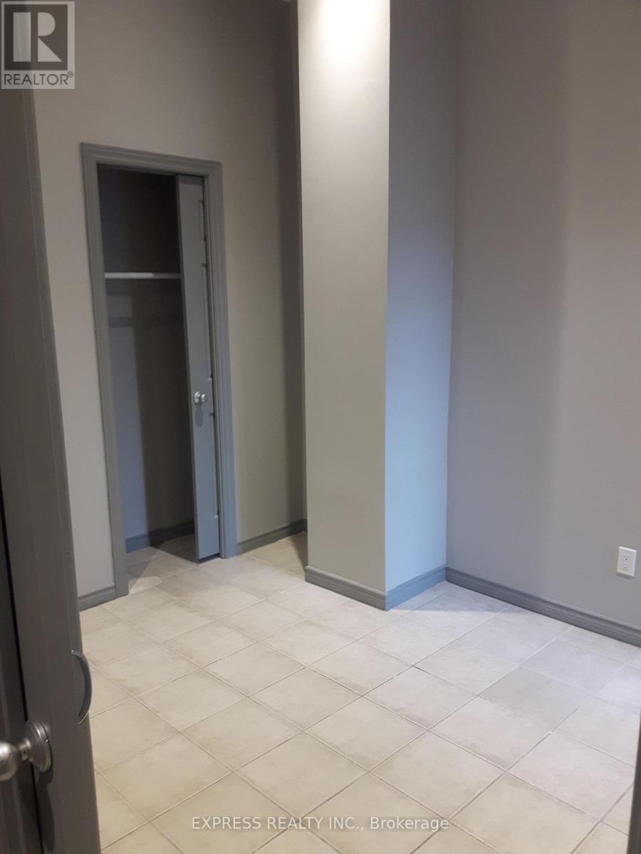 Upper - 304 Broadview Avenue E, Toronto, Ontario  M4M 2G9 - Photo 5 - E12018221