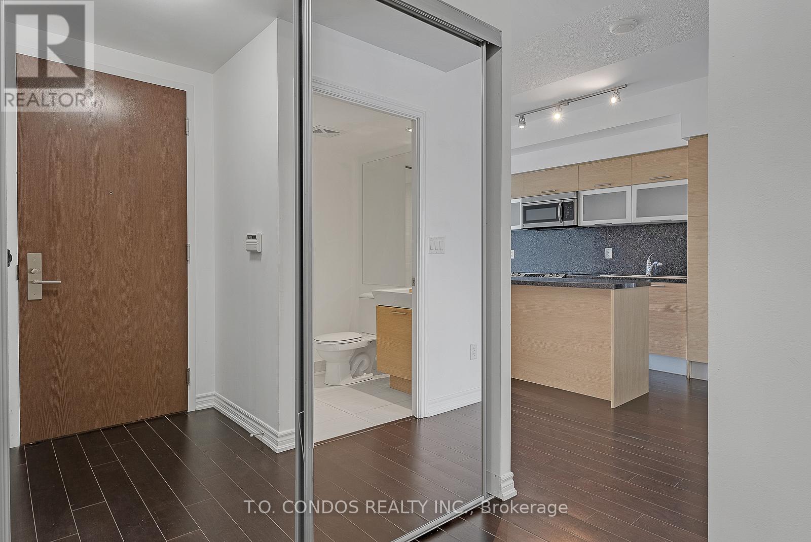 3808 - 386 Yonge Street, Toronto, Ontario  M5B 0A5 - Photo 2 - C12018474