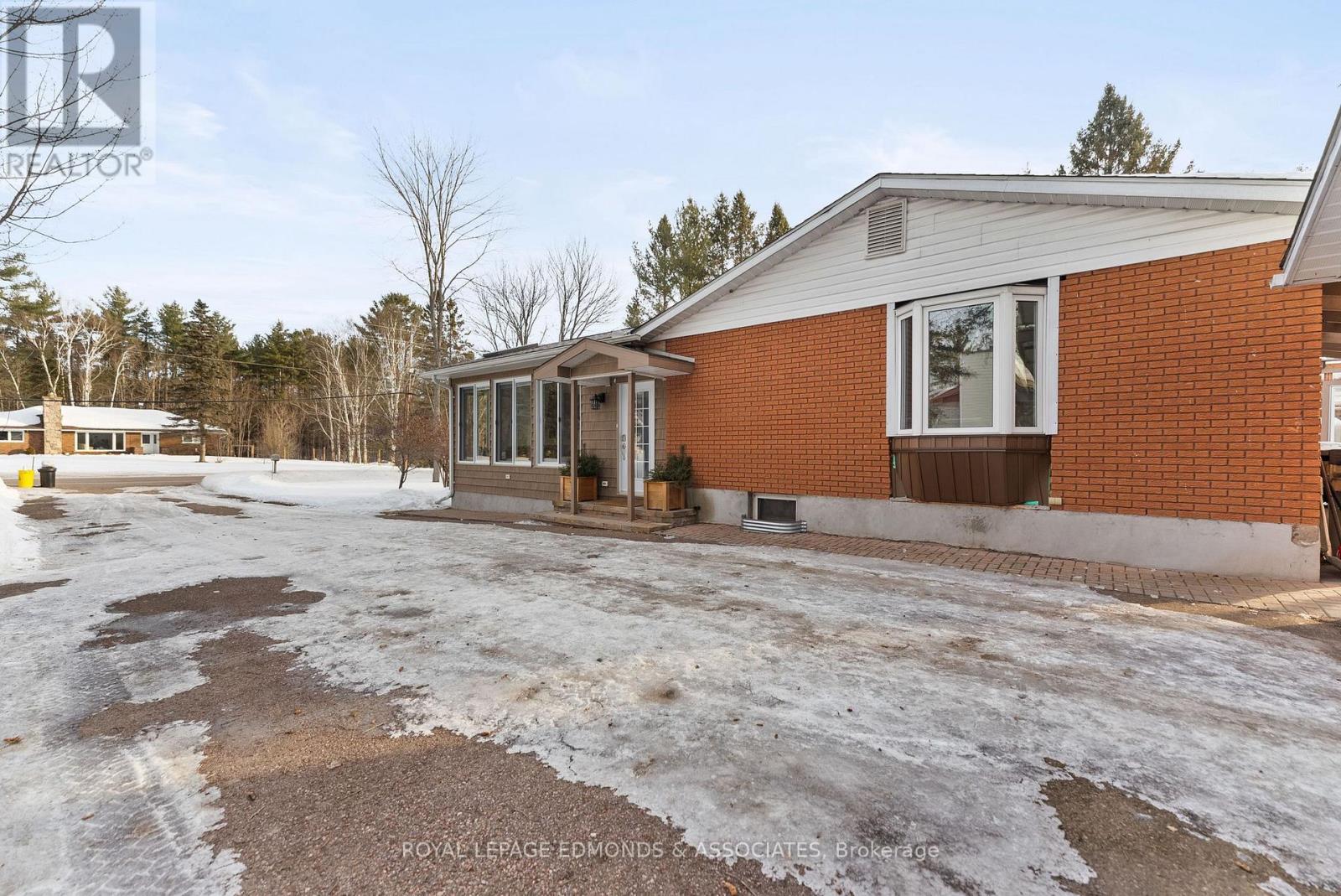 441 ACHRAY ROAD Laurentian Valley