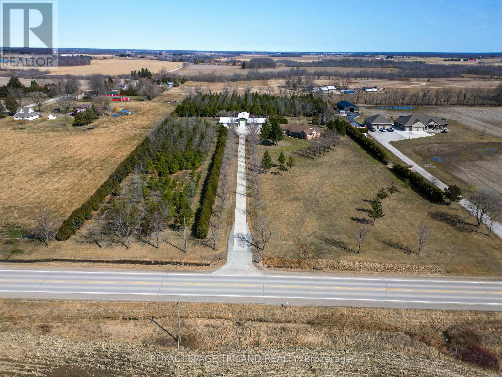 22164 Dundonald Road, Southwest Middlesex, Ontario  N0L 1M0 - Photo 3 - X11889671