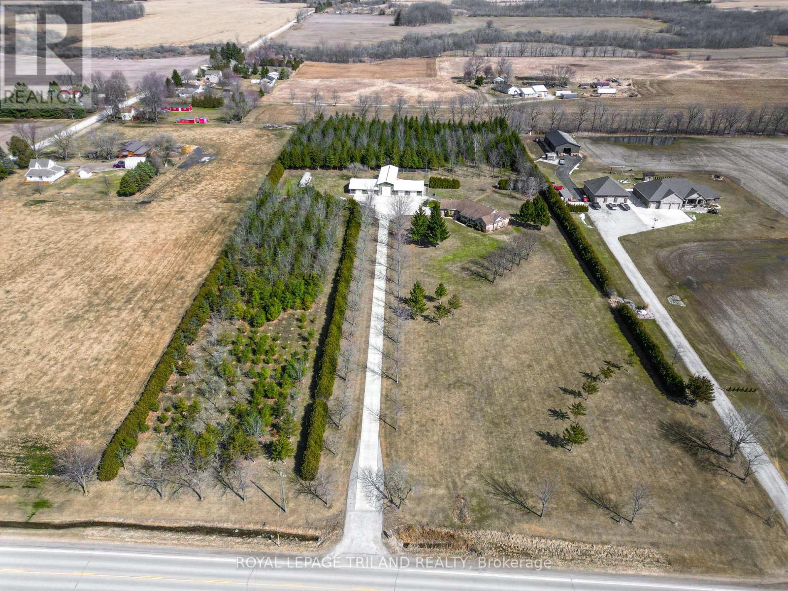 22164 Dundonald Road, Southwest Middlesex, Ontario  N0L 1M0 - Photo 4 - X11889671