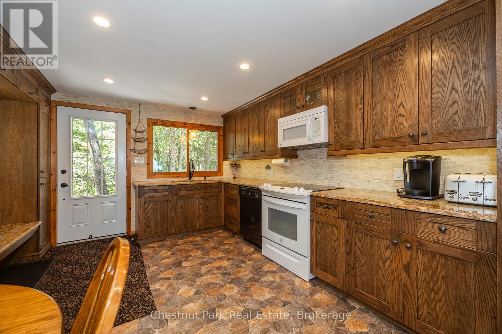 93 Borden Drive, Northern Bruce Peninsula, Ontario  N0H 2R0 - Photo 11 - X12018888