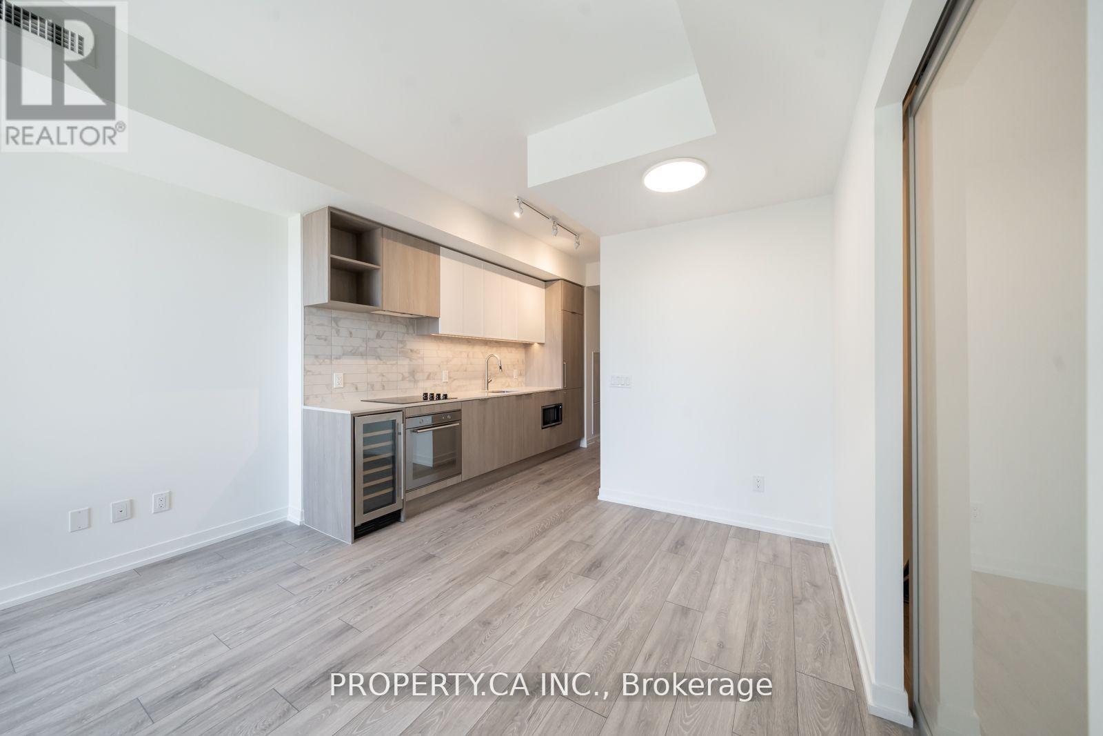 305 - 2020 Bathurst Street, Toronto, Ontario  M4P 0A6 - Photo 3 - C12019197