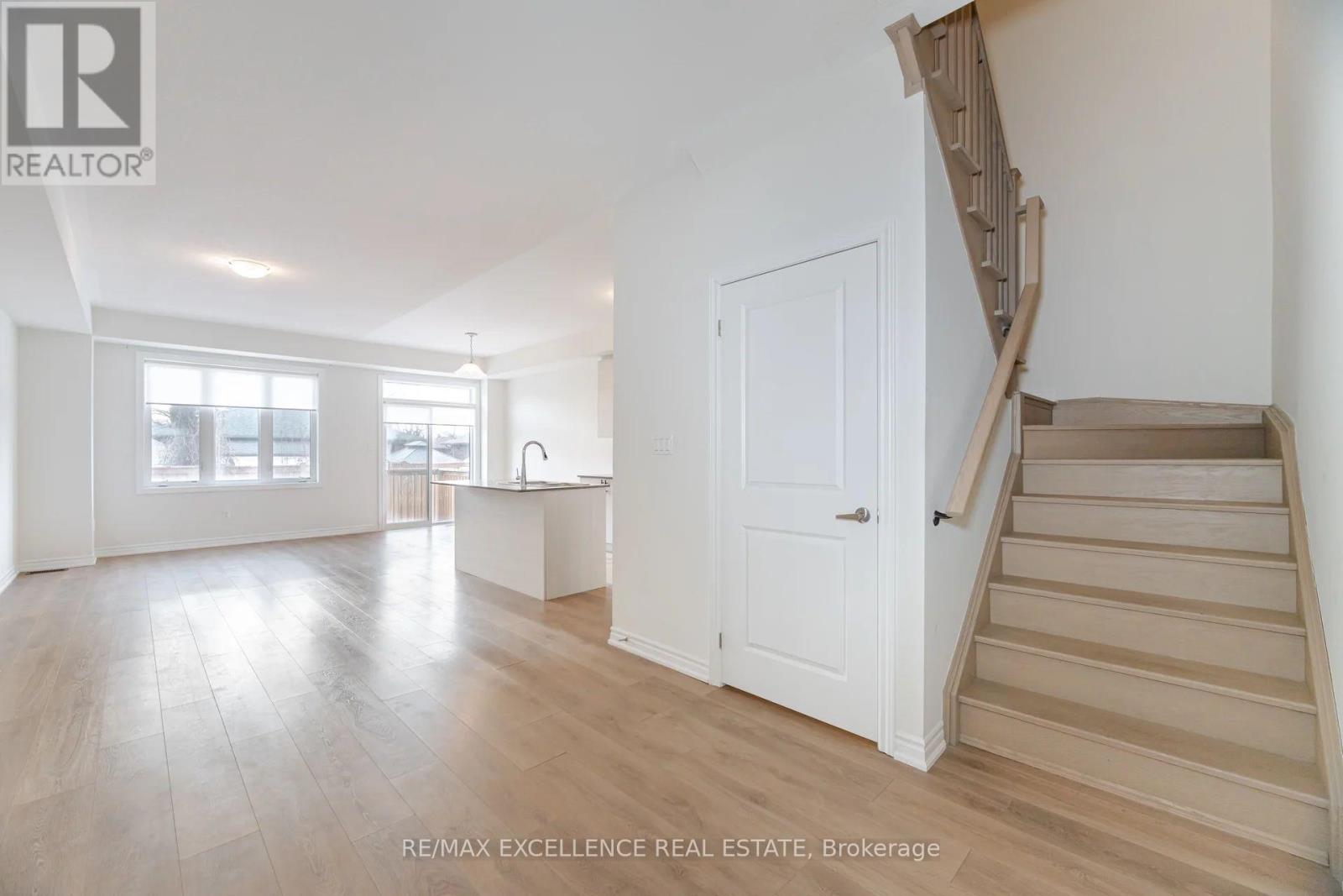 300 Okanagan Path, Oshawa, Ontario  L1H 0A7 - Photo 6 - E12019244