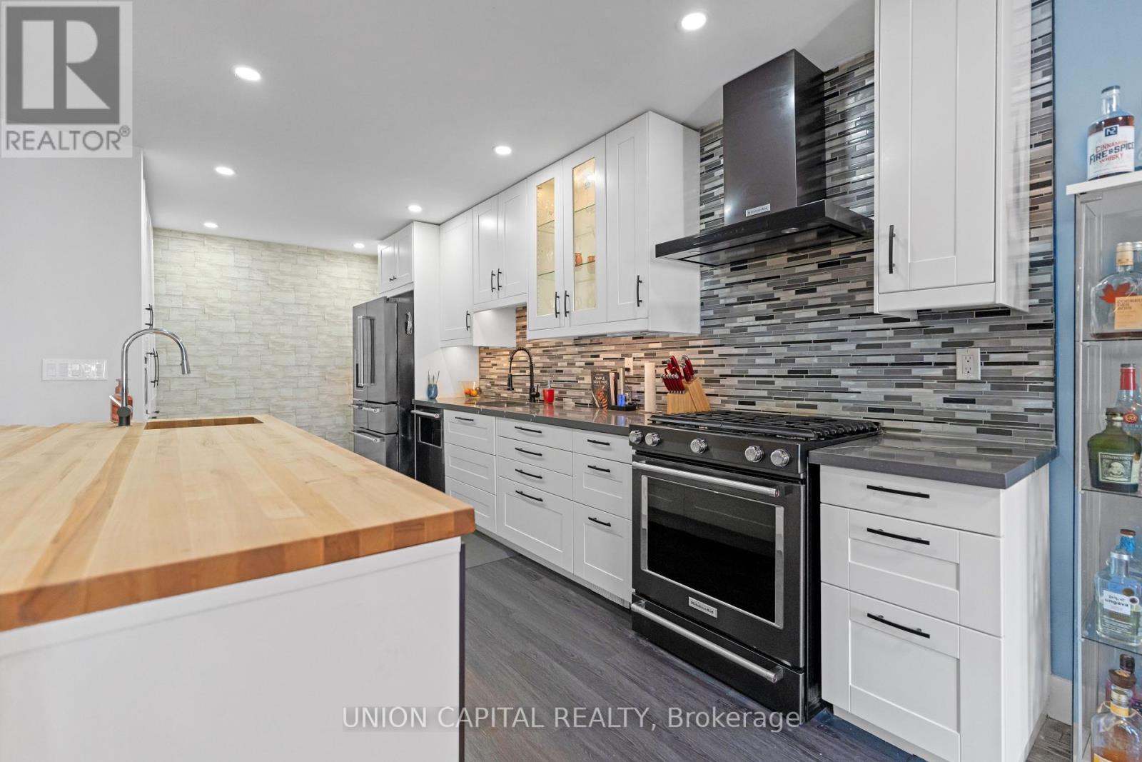 Property at 1934 MEMORY LANE image 3