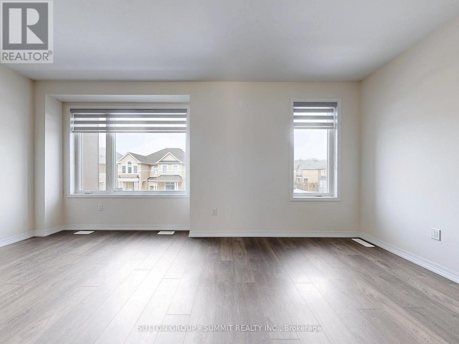 228 Harold Dent Trail, Oakville, Ontario  L6M 1S2 - Photo 2 - W12019216