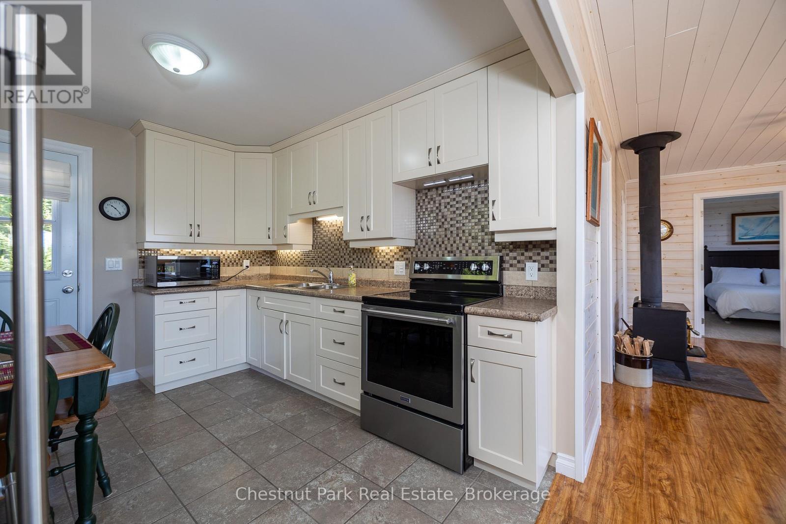 79 Howard Bowman Drive, Northern Bruce Peninsula, Ontario  N0H 2R0 - Photo 5 - X12018947