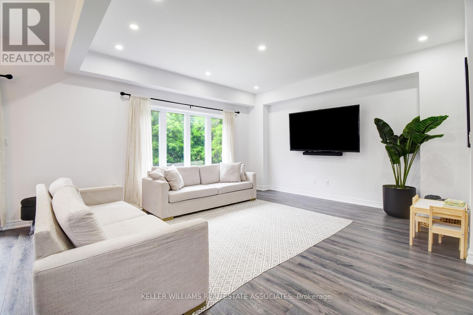 Property at 150 ECCLES AVENUE image 3