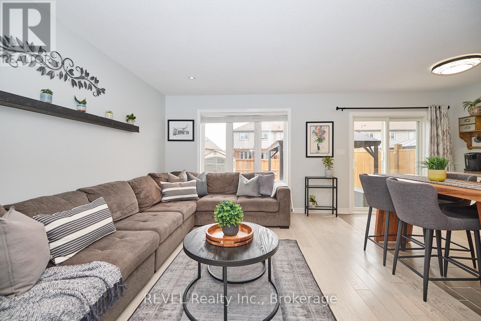 Property at 91 ROSELAWN CRESCENT image 4