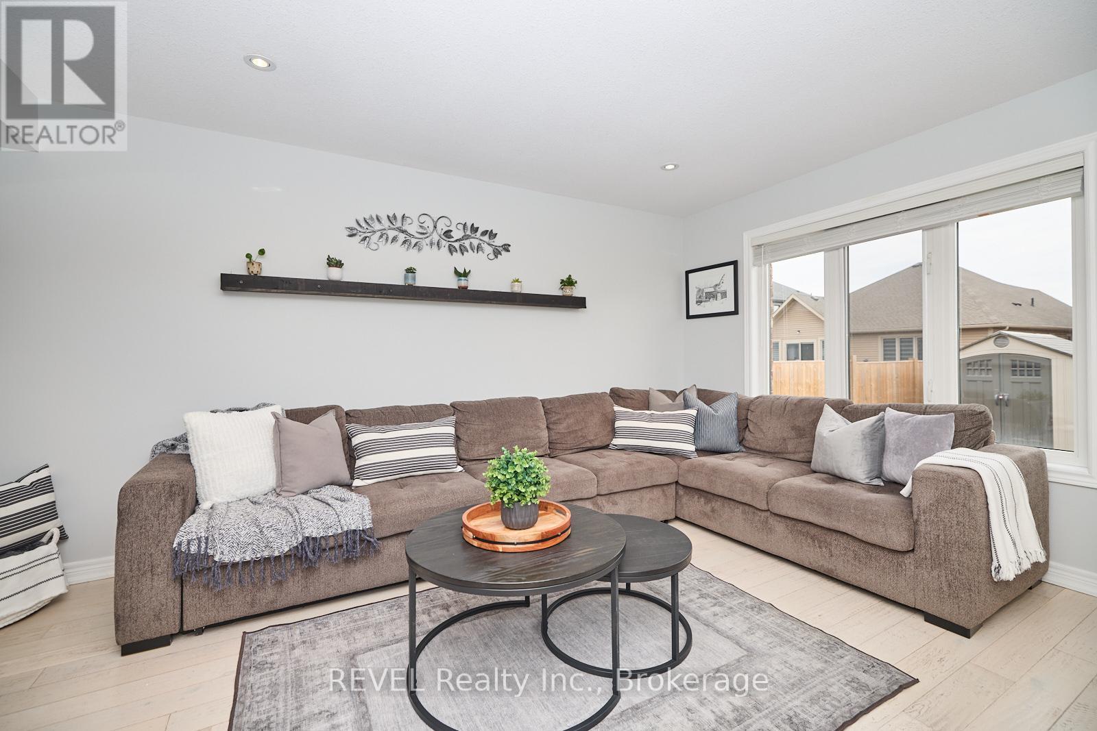 Property at 91 ROSELAWN CRESCENT image 5