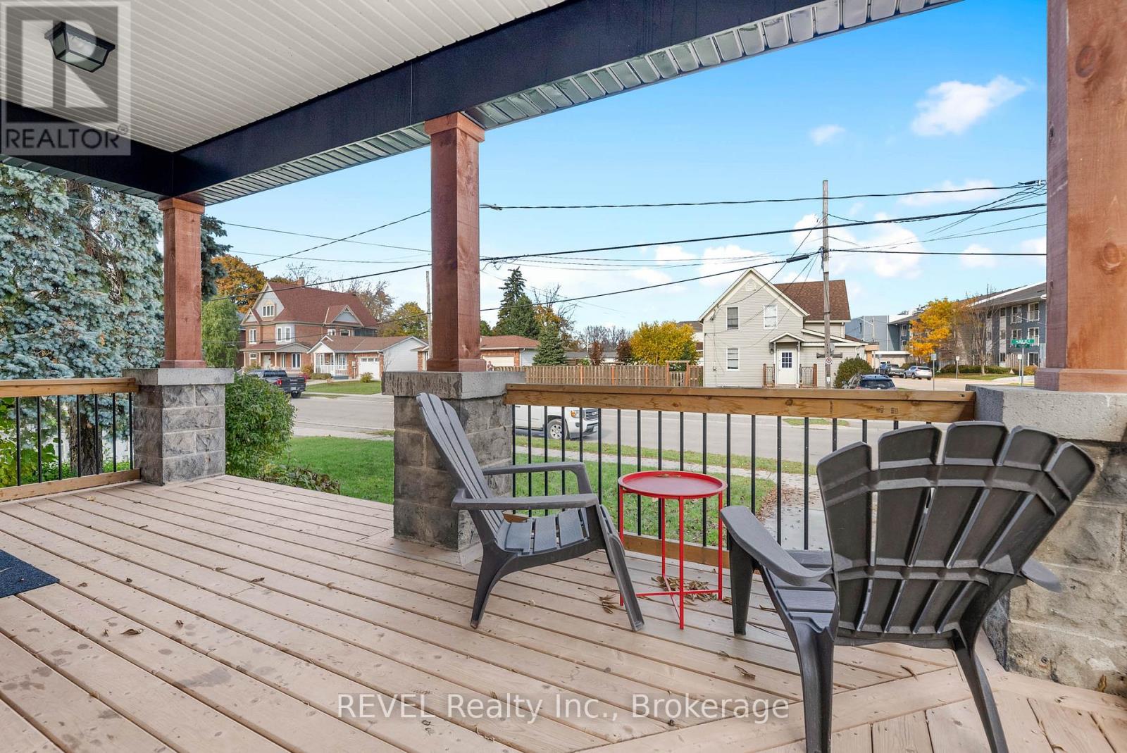 Property at 126 ALDER STREET E image 4