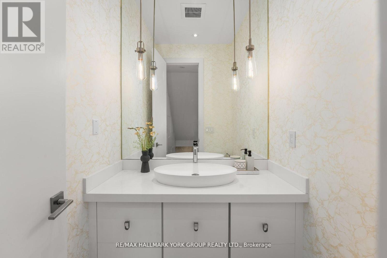 Property at 100 ROE AVENUE image 5
