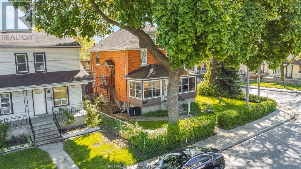 Property at 688-690 PARENT AVE. image 5
