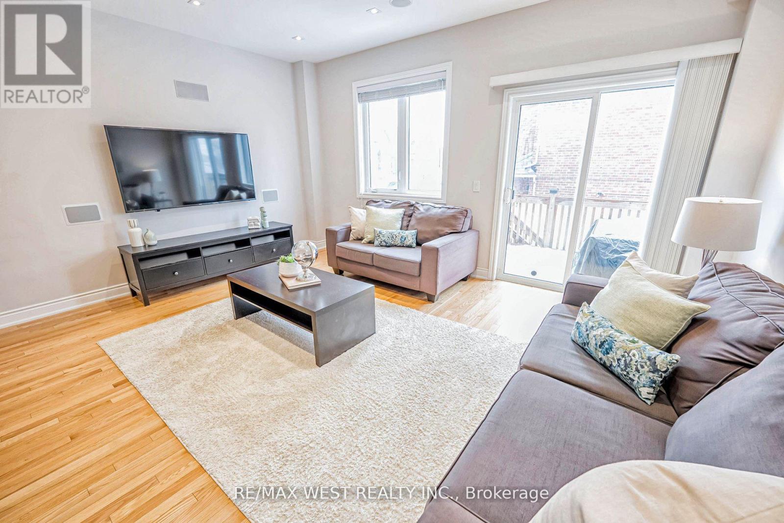 39 Ypres Road, Toronto, Ontario  M6M 0B2 - Photo 12 - W12018415