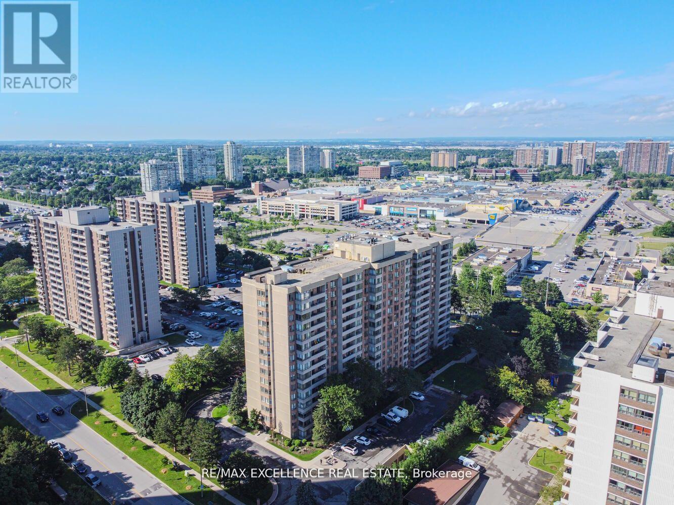 1002 - 5 Lisa Street, Brampton, Ontario  L6T 4T4 - Photo 2 - W12019363