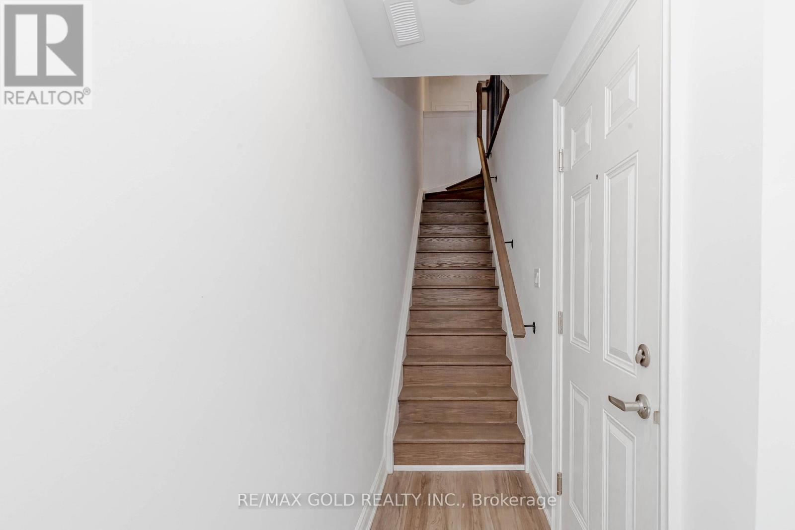 151 - 55 Lunar Crescent, Mississauga (Streetsville), Ontario  L5M 2R2 - Photo 4 - W12019376