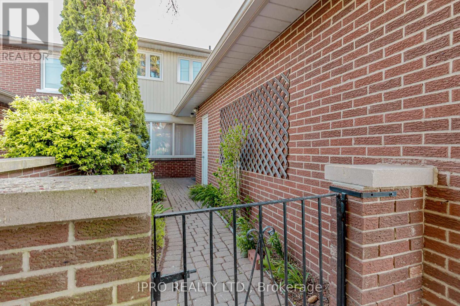 Property at 150 KENWOOD AVENUE image 3