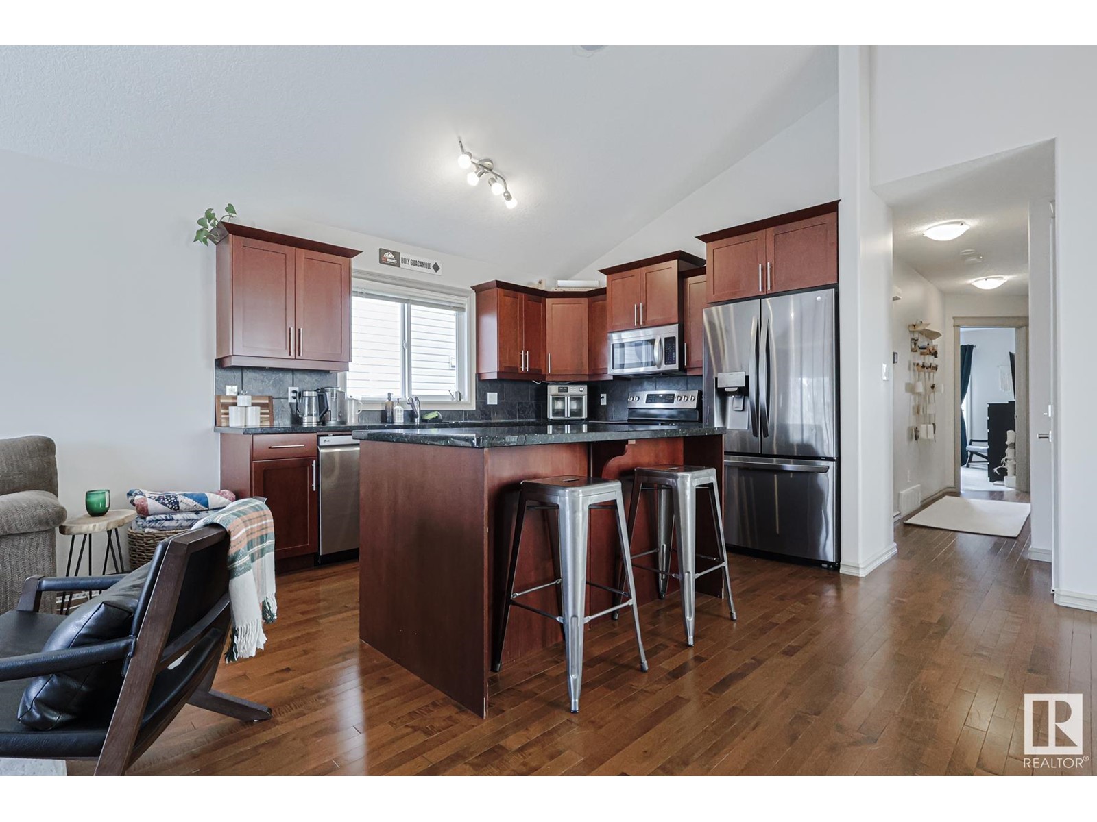 Property at 136 58 ST SW image 4