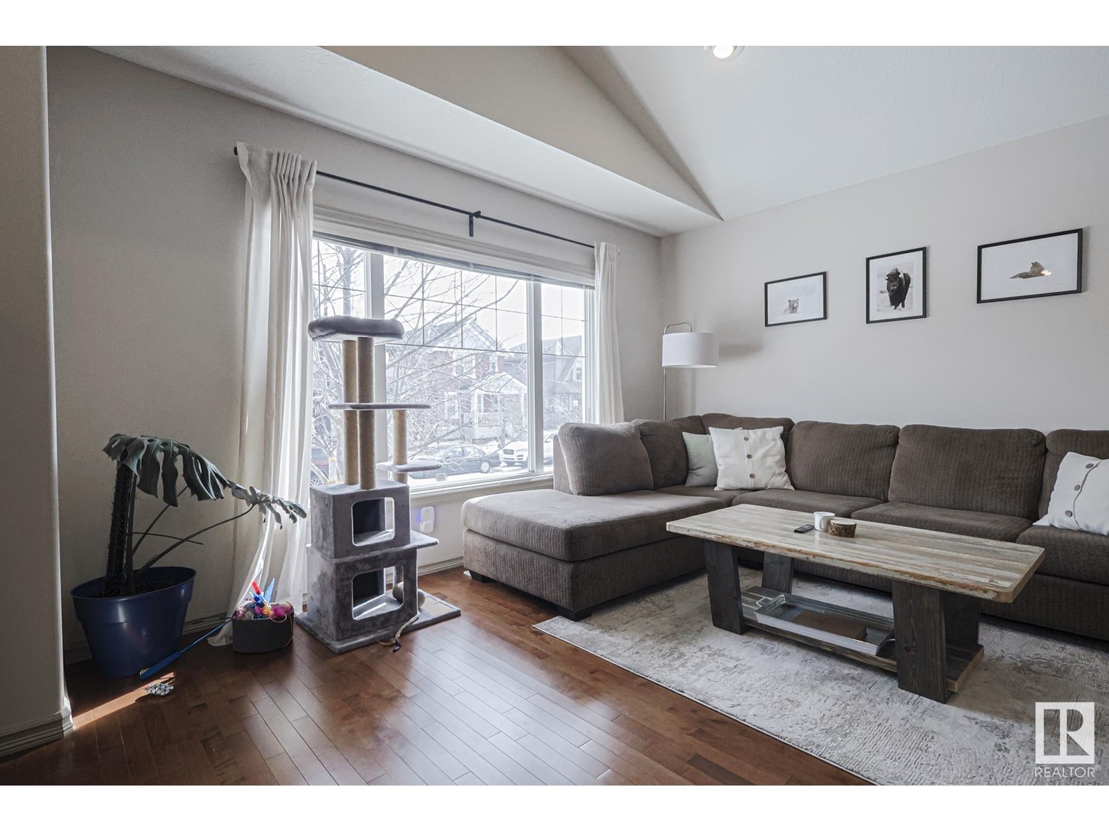 Property at 136 58 ST SW image 3