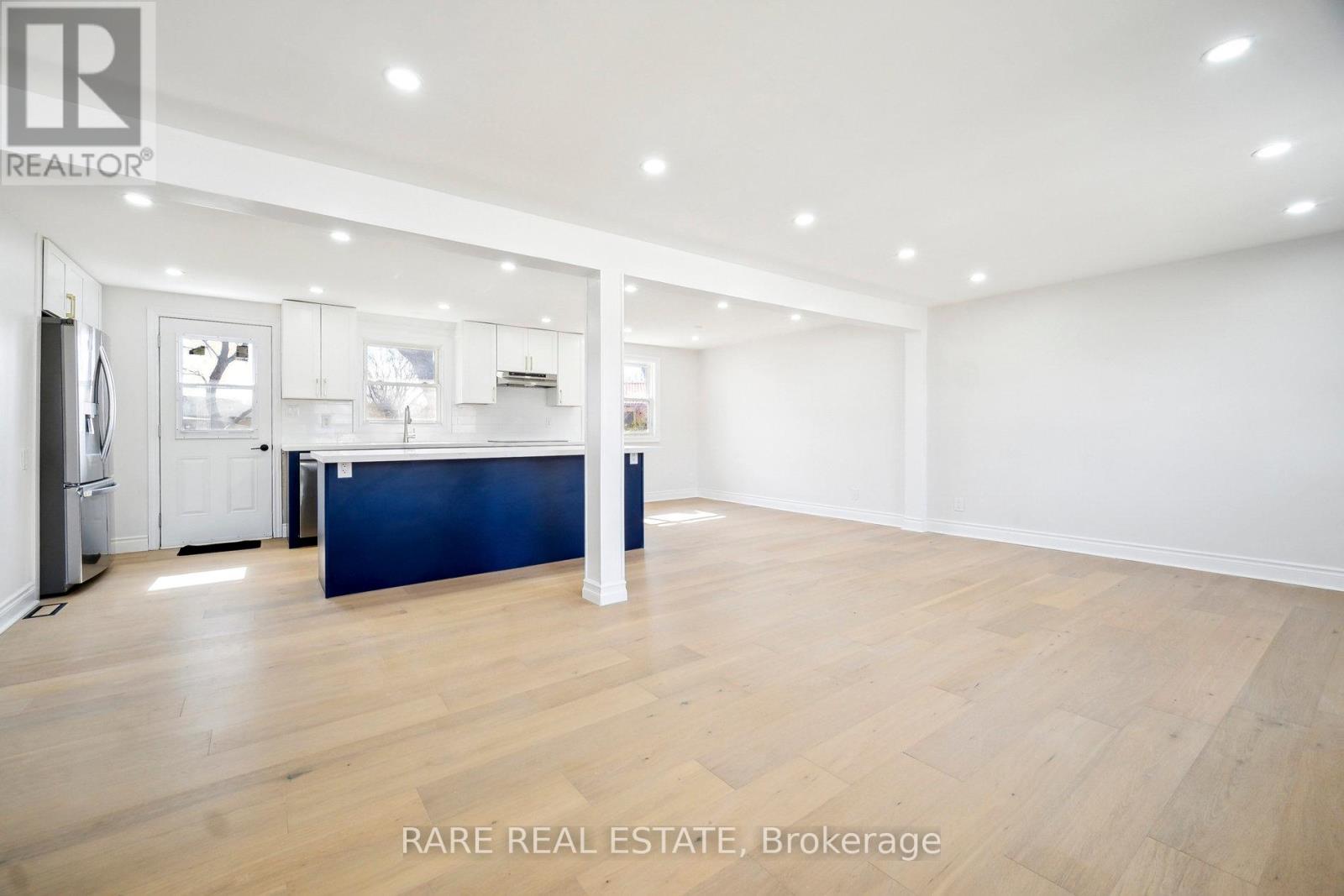 Photo 5 of 40 for 314 Laughton Crescent