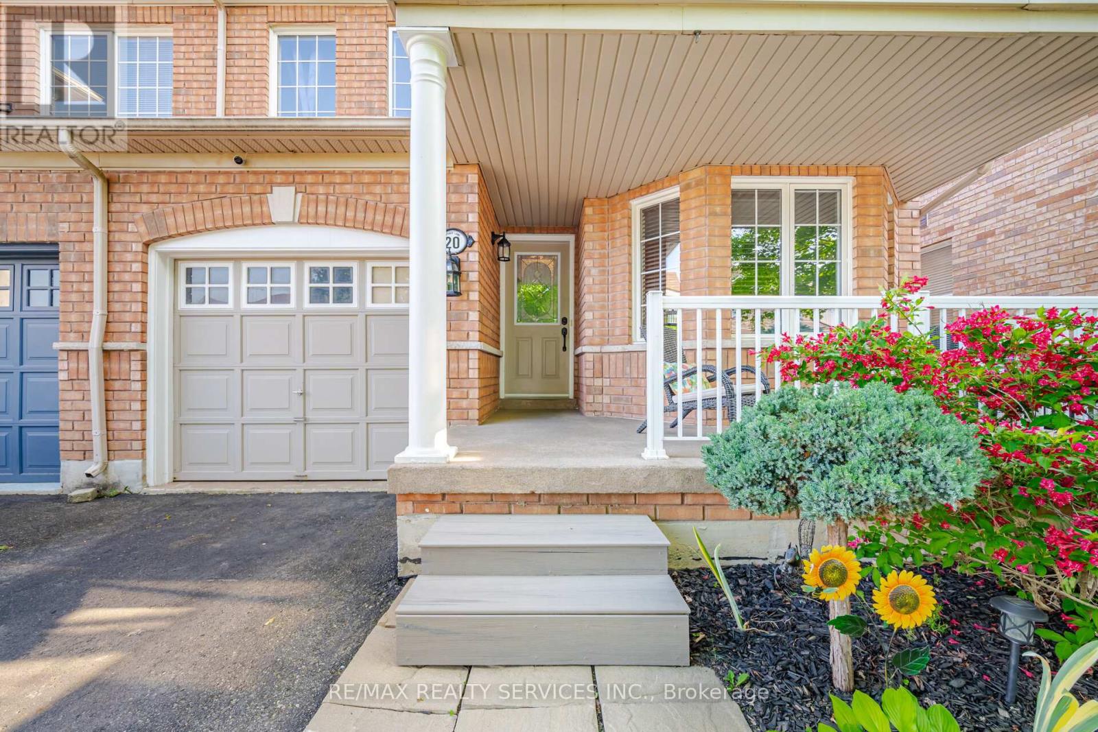 Property at 20 TOPIARY LANE image 2
