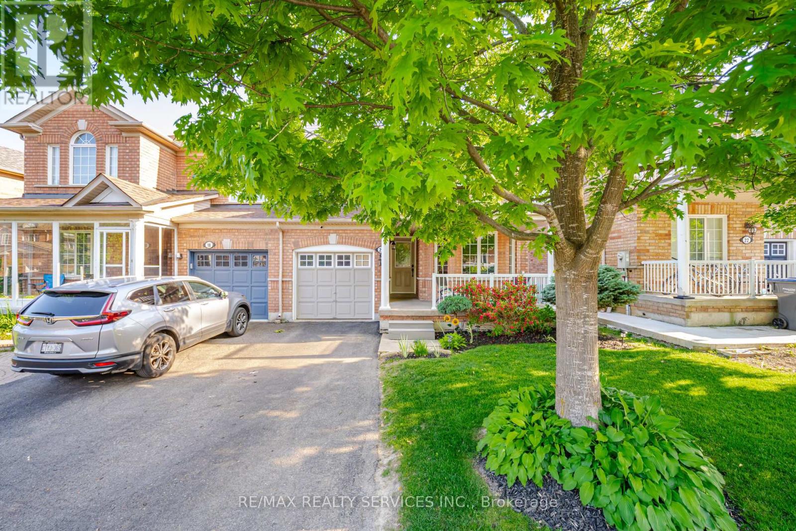 Property at 20 TOPIARY LANE image 3