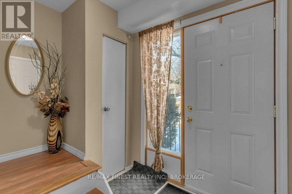 2 - 19 Macpherson Avenue, Kingston, Ontario  K7M 6W4 - Photo 3 - X12019621