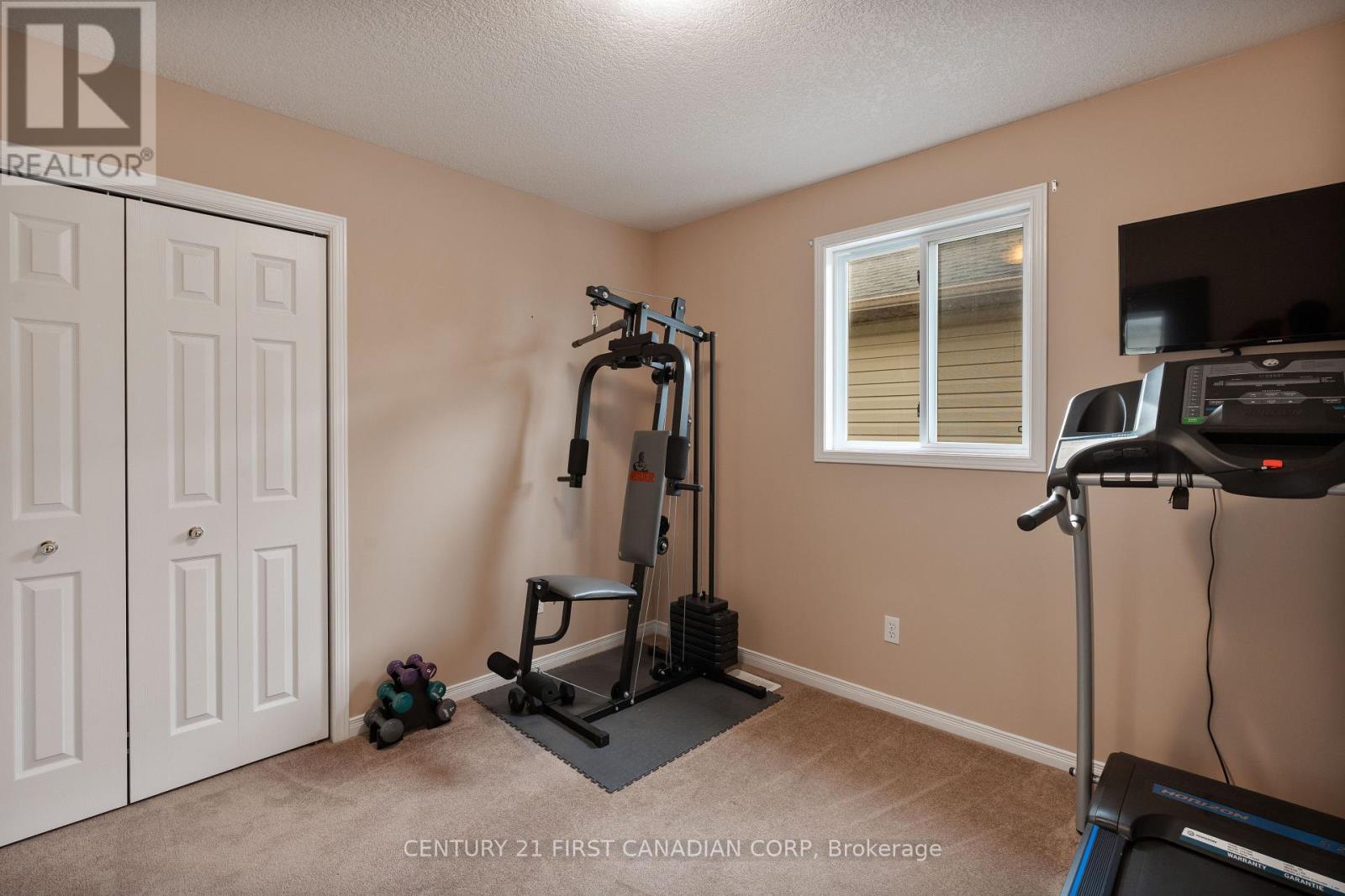 Photo 22 of 48 for 2067 Foxwood Avenue