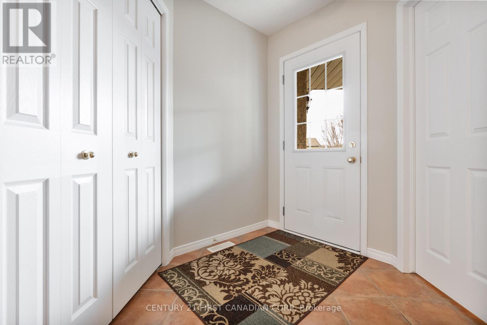 Photo 4 of 48 for 2067 Foxwood Avenue