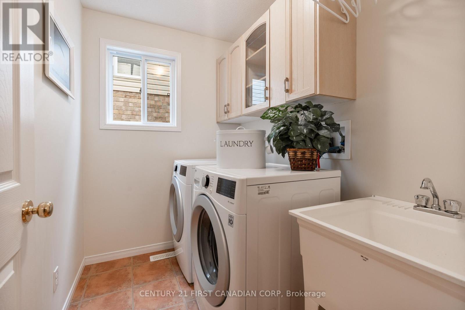 Photo 8 of 48 for 2067 Foxwood Avenue