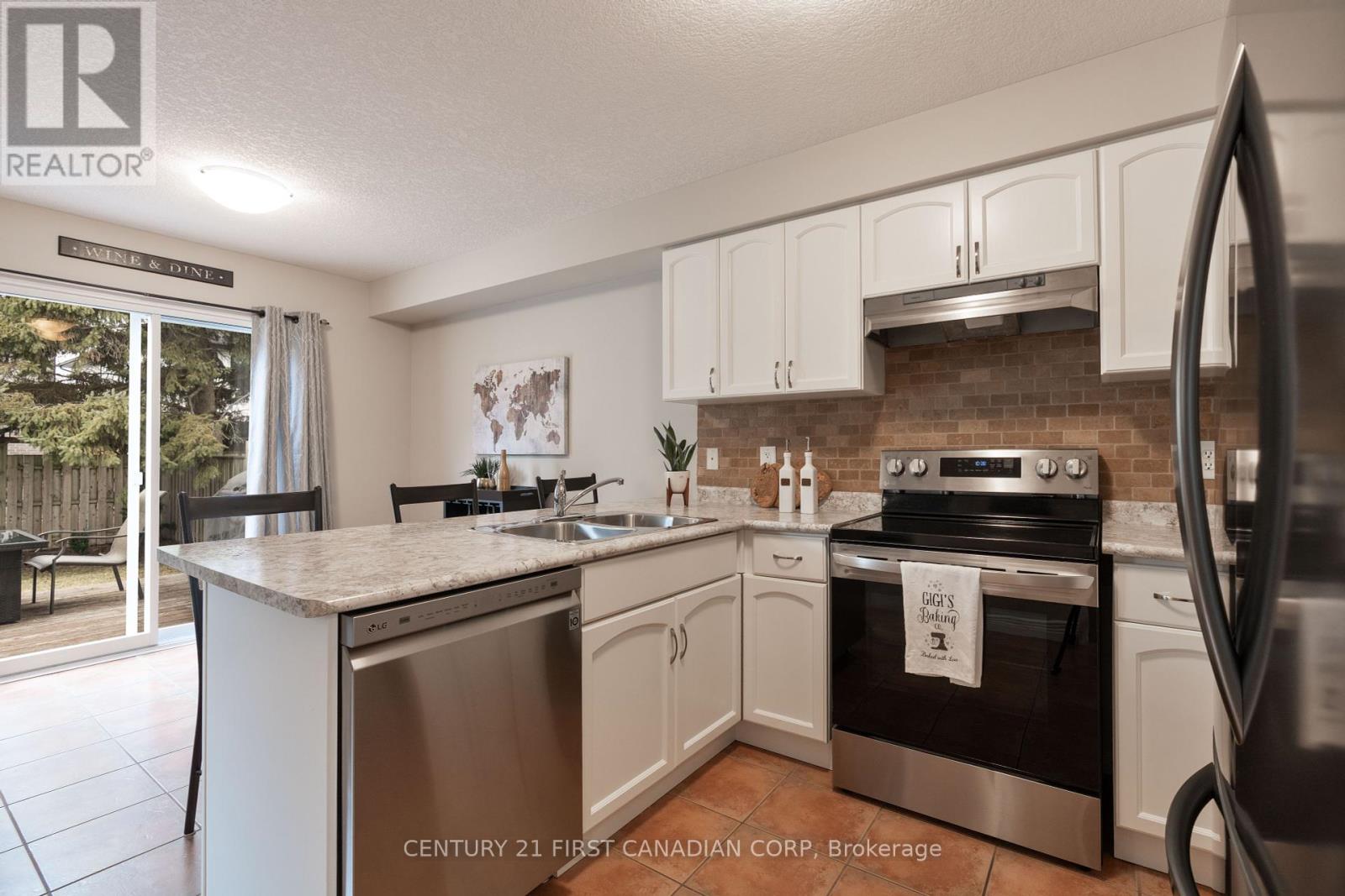 Photo 9 of 48 for 2067 Foxwood Avenue