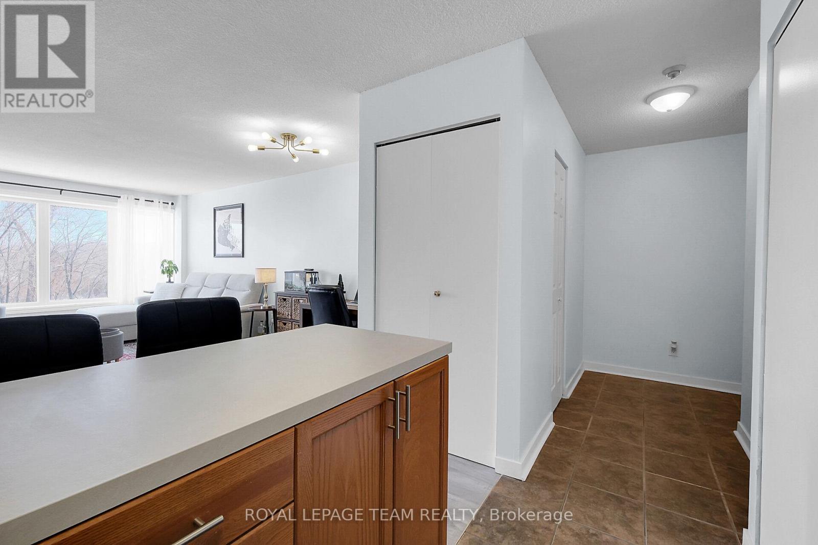 401 - 225 Alvin Road, Ottawa, Ontario  K1K 4H6 - Photo 6 - X12019574