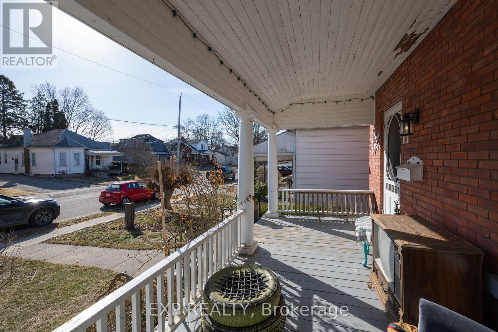 11 West Avenue, St. Thomas, Ontario  N5R 3P4 - Photo 2 - X12019503