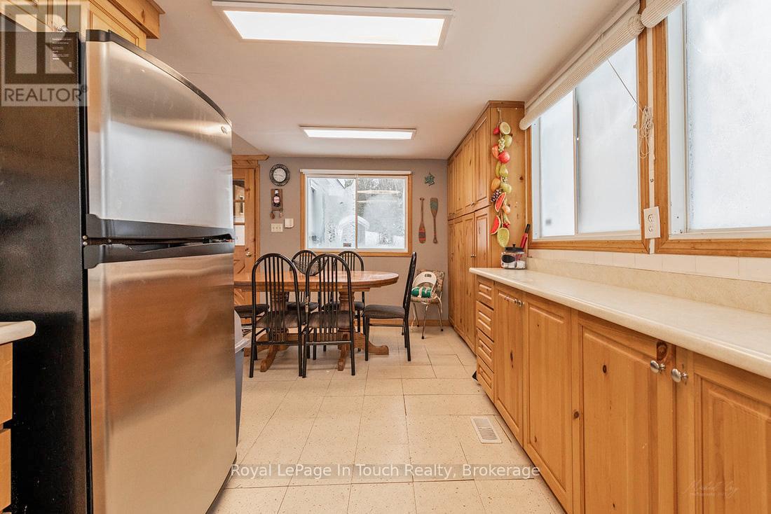 285 Crooked Bay Road, Georgian Bay, Ontario  L0K 1S0 - Photo 18 - X12019635