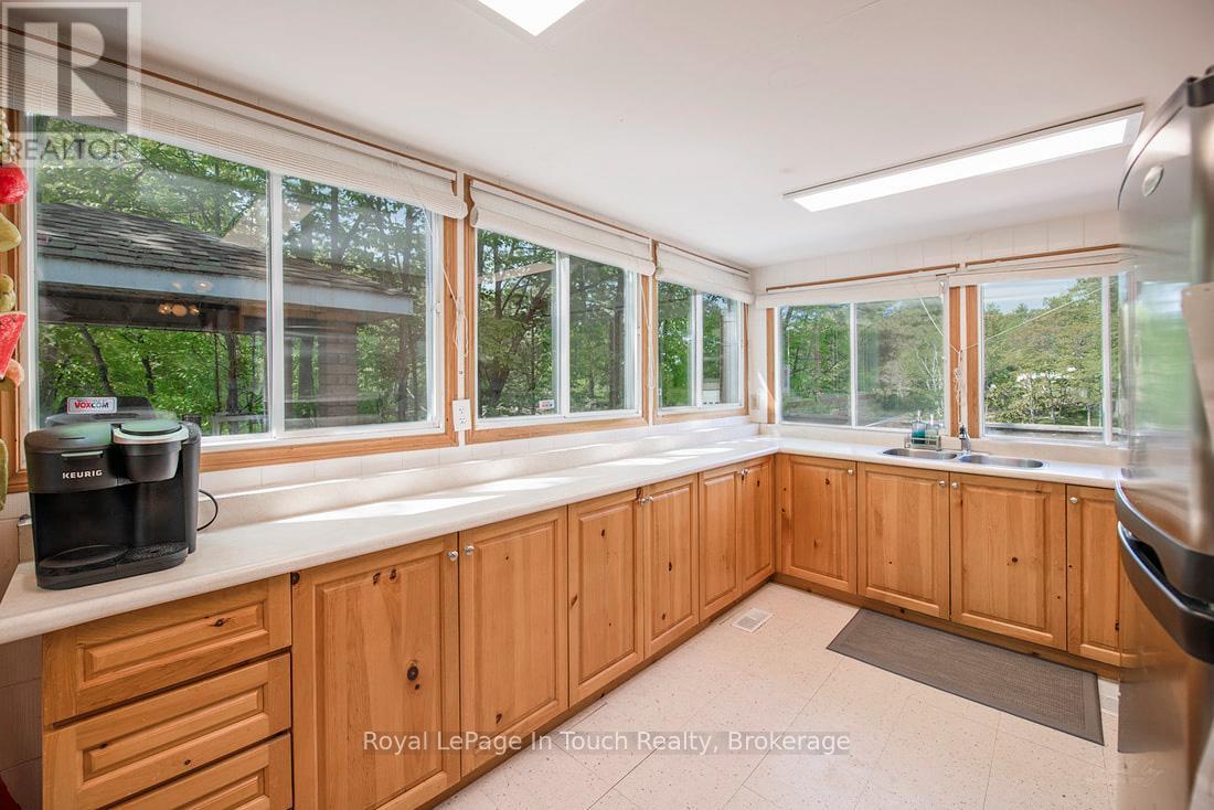 285 Crooked Bay Road, Georgian Bay, Ontario  L0K 1S0 - Photo 28 - X12019635