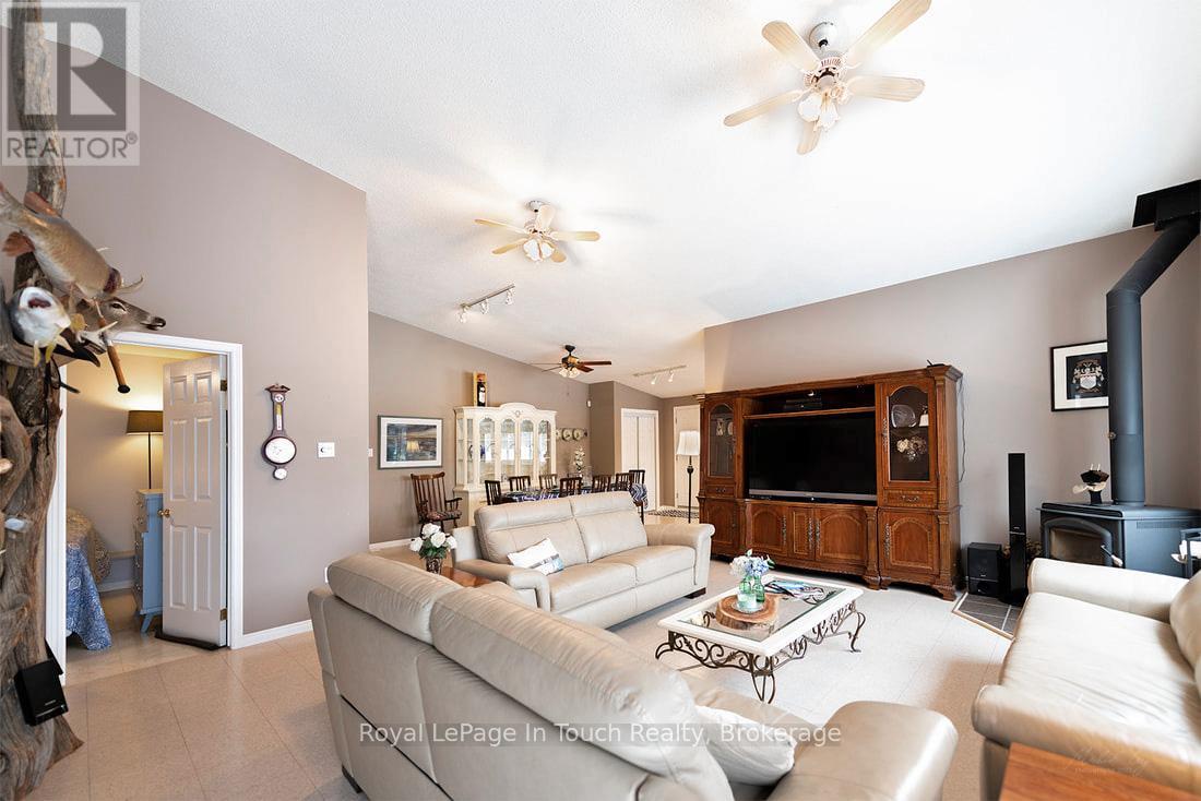 285 Crooked Bay Road, Georgian Bay, Ontario  L0K 1S0 - Photo 45 - X12019635