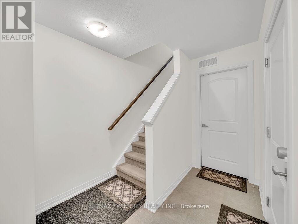 27 Valencia Avenue, Kitchener, Ontario  N2R 0R7 - Photo 4 - X12019065