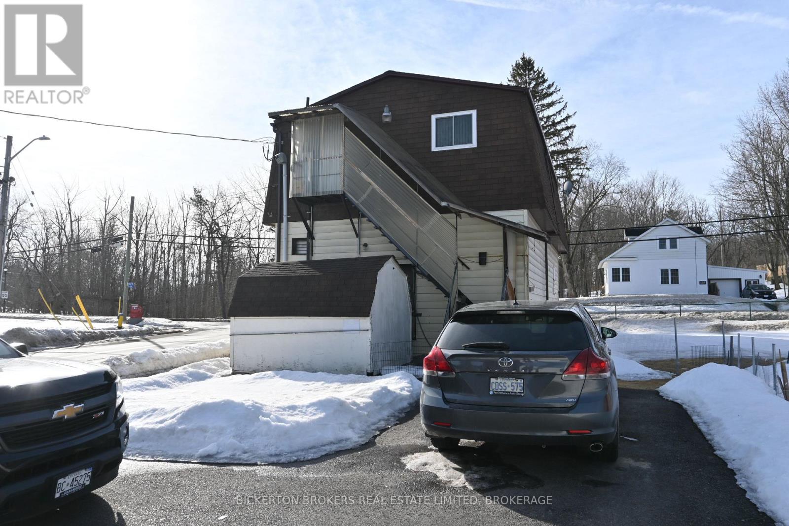 Property at 400 KING STREET W image 3