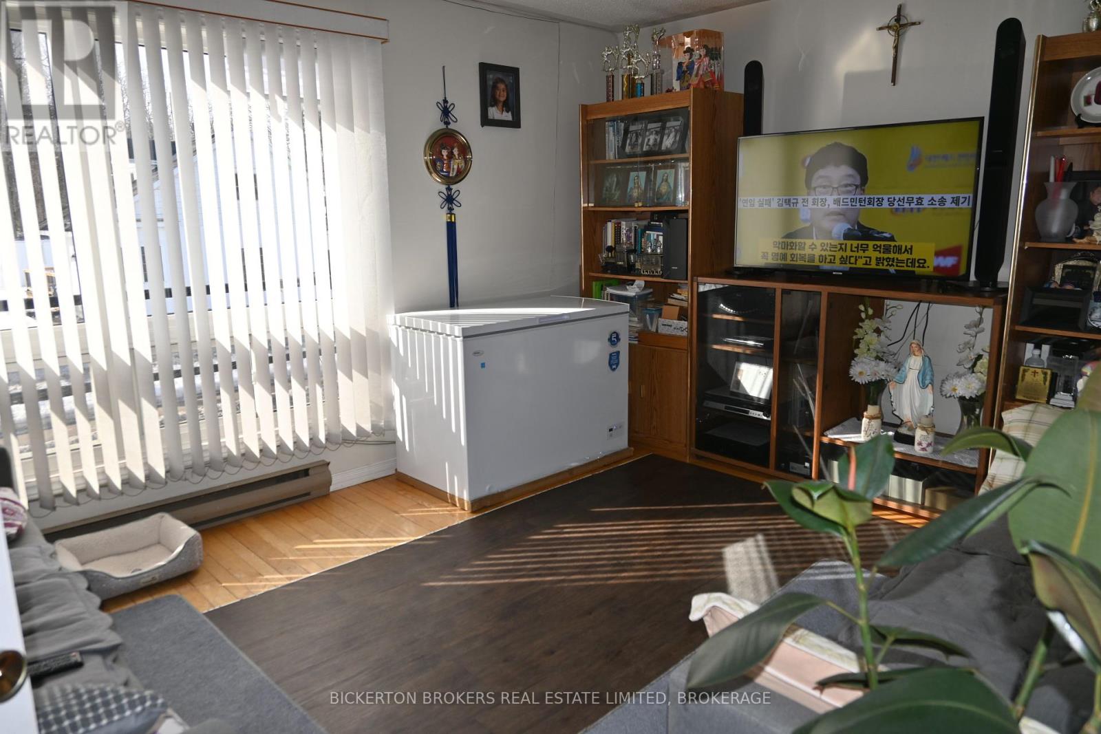 Property at 400 KING STREET W image 4