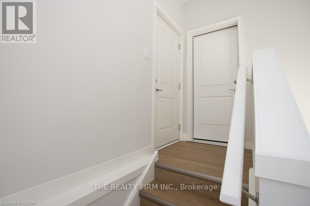 #b - 236 Elizabeth Street, Southwest Middlesex, Ontario  N0L 1M0 - Photo 2 - X12019690