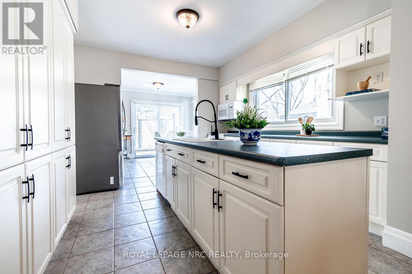 1548 Pelham Street, Pelham, Ontario  L0S 1E0 - Photo 11 - X12019749