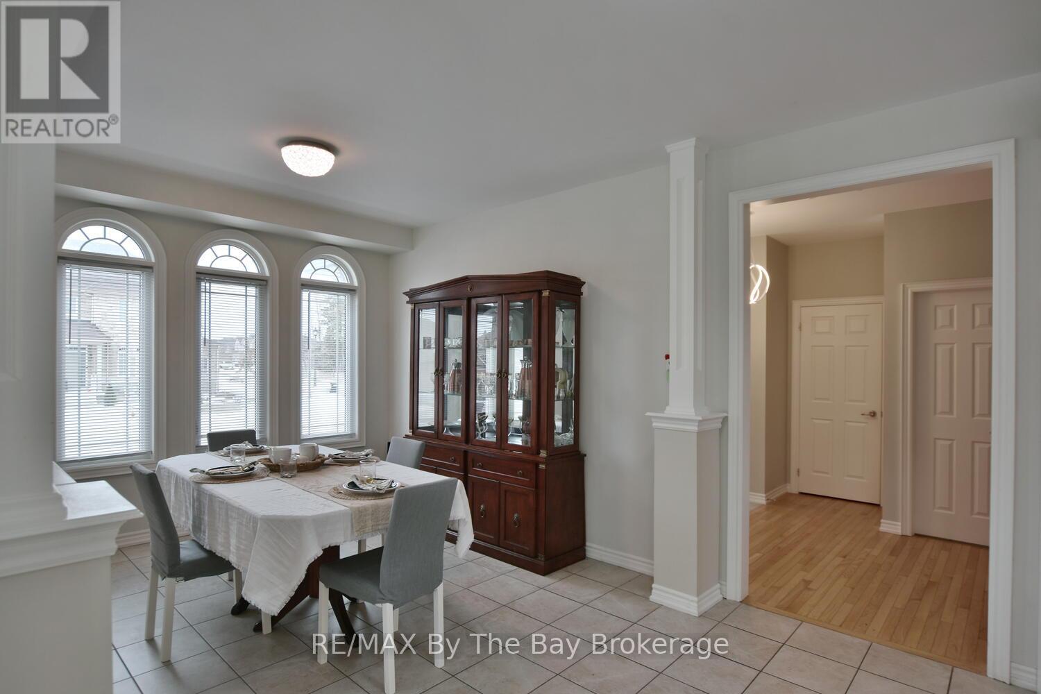 52 Pearl Street, Wasaga Beach, Ontario  L9Z 0G8 - Photo 10 - S12019668